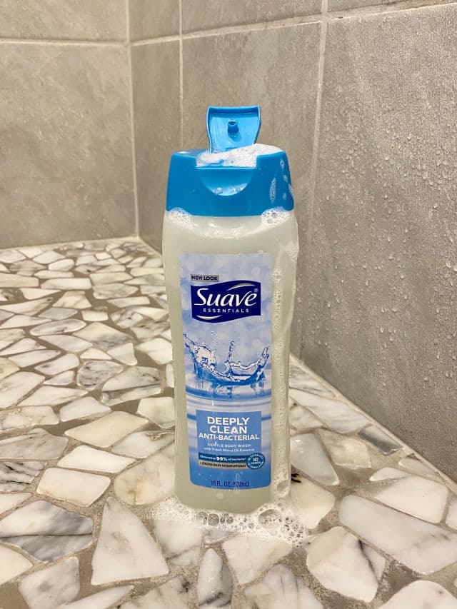 Suave Deeply Clean Anti-Bacterial Body Wash review photo by DanielleSkin27