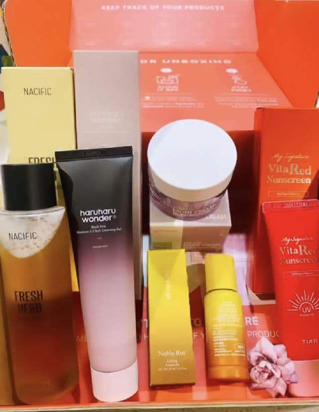 Picky Picky Box #8 | Ageless Beauty review photo by RachelSrour