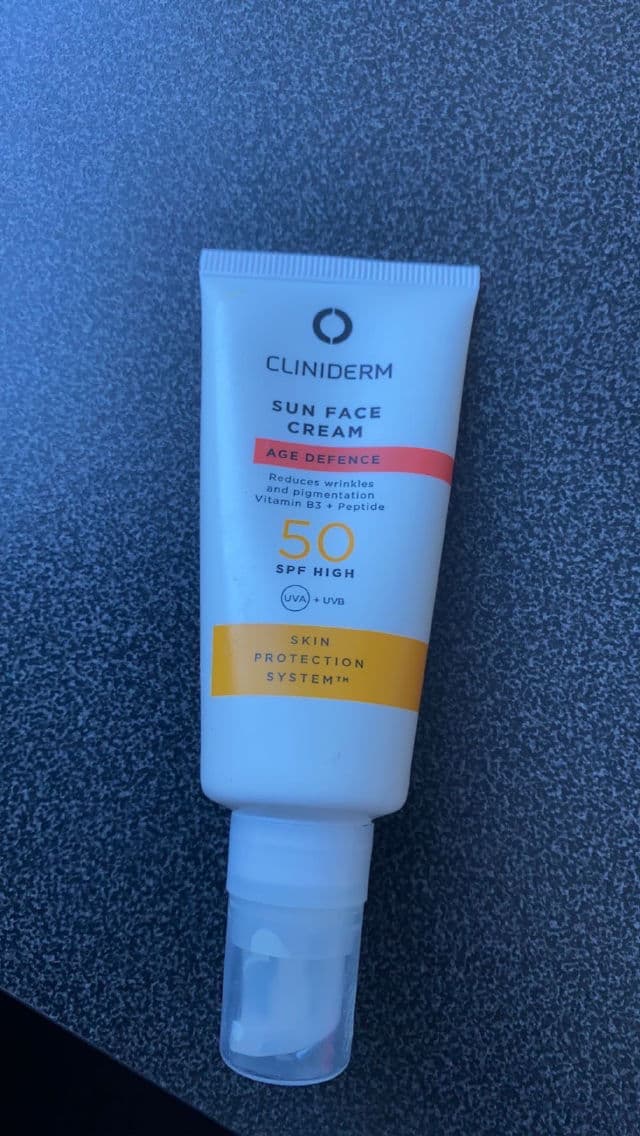 Cliniderm Age Defence Sun Face SPF50 review photo by AnnikenOlsen