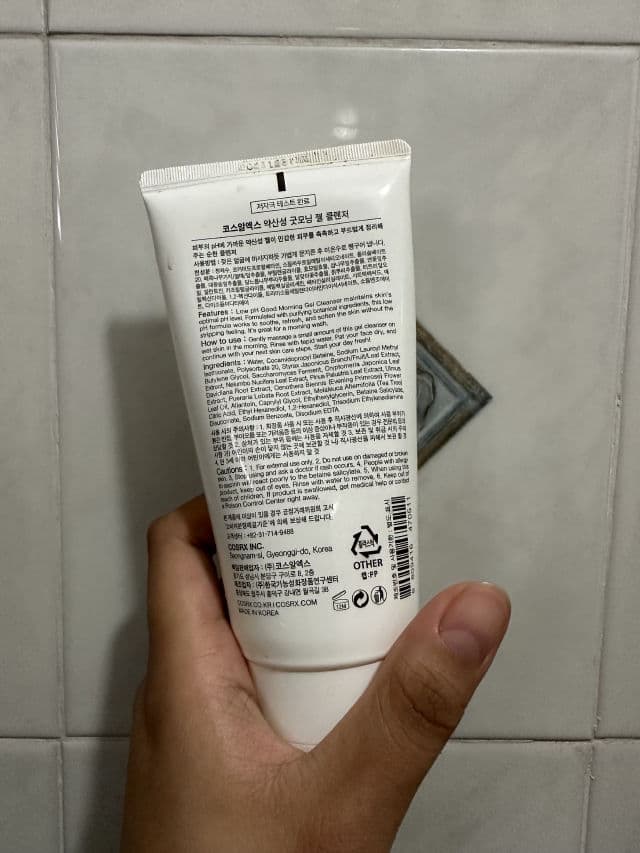 COSRX Low pH Good Morning Gel Cleanser review photo by Zarf