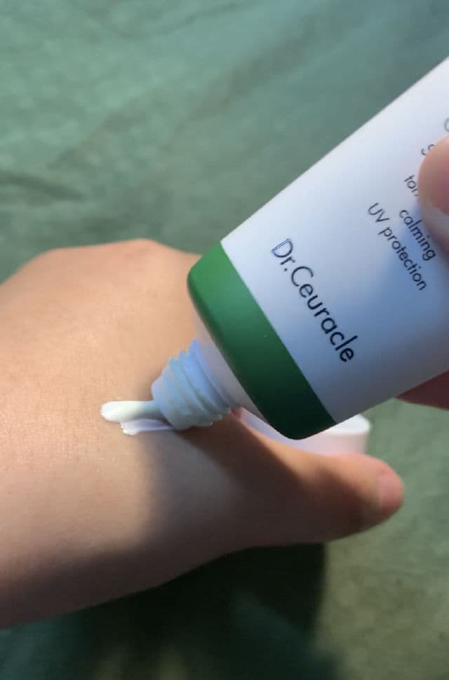Dr. Ceuracle Tea Tree Purifine Green Up Sun SPF50+ PA++++ review photo by Aeticmanic