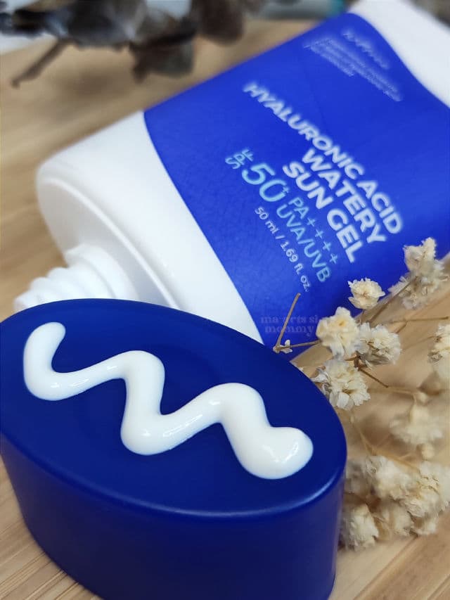 ISNTREE Hyaluronic Acid Watery Sun Gel SPF50+ PA++++ review photo by MaartsSiMommy