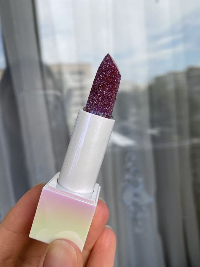 Huda Beauty Diamond Hydrating Lip Balm review photo by ohohbeauty