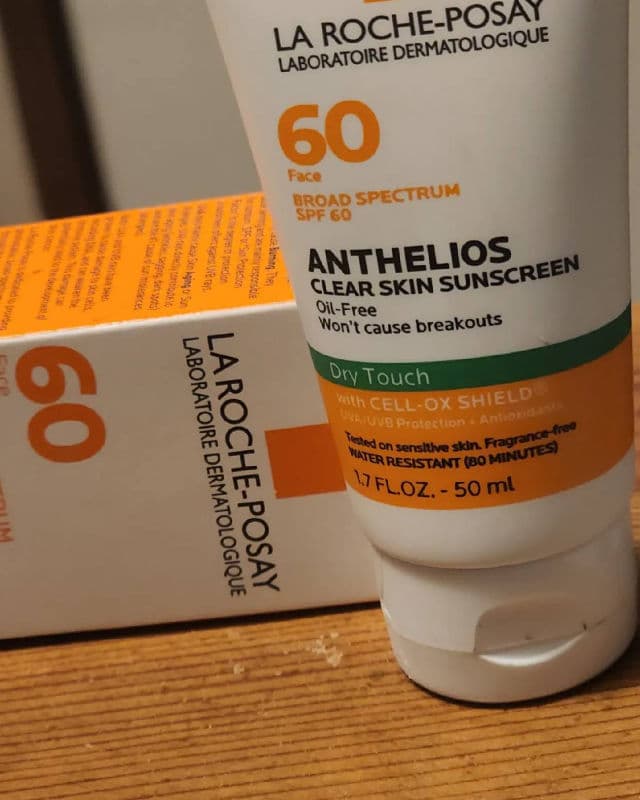 La Roche-Posay Anthelios Clear Skin Oil Free Sunscreen SPF 60 review photo by Rosie84