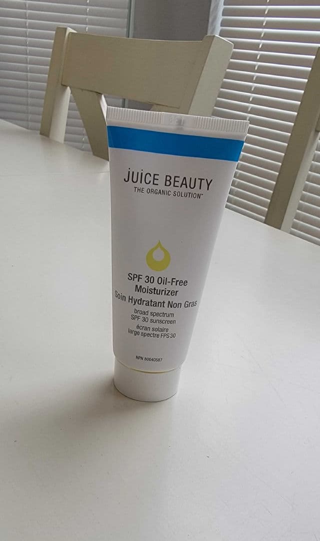 Juice Beauty Blemish Clearing Collection SPF 30 Oil-Free Moisturizer review photo by Janina2014