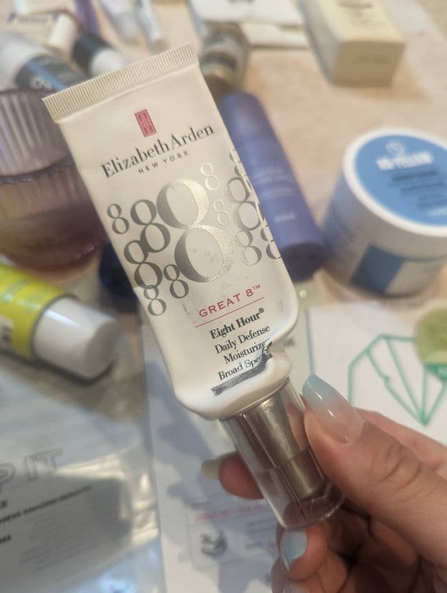 Elizabeth Arden Eight Hour Great 8 Daily Defense Moisturizer review photo by AllyOlly