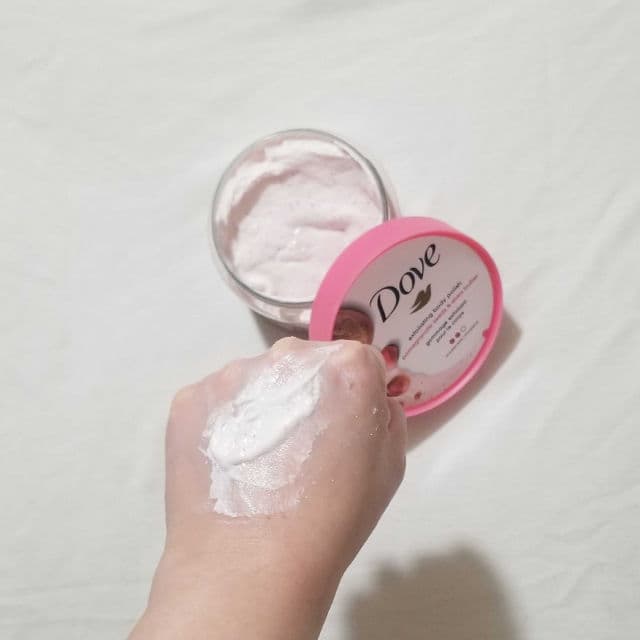 Dove Exfoliating Body Polish Pomegranate Seeds & Shea Butter review photo by callmeinge