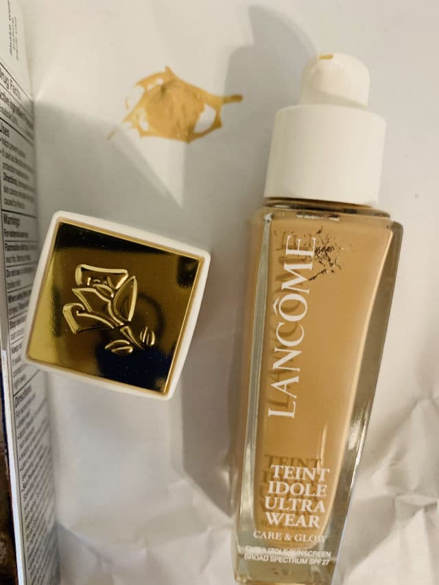 Lancome Teint Idole Ultra Wear Care & Glow Foundation review photo by AngieQuantas
