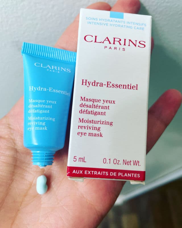 Clarins Hydra-Essentiel Moisturizing Reviving Eye Mask review photo by AngieQuantas