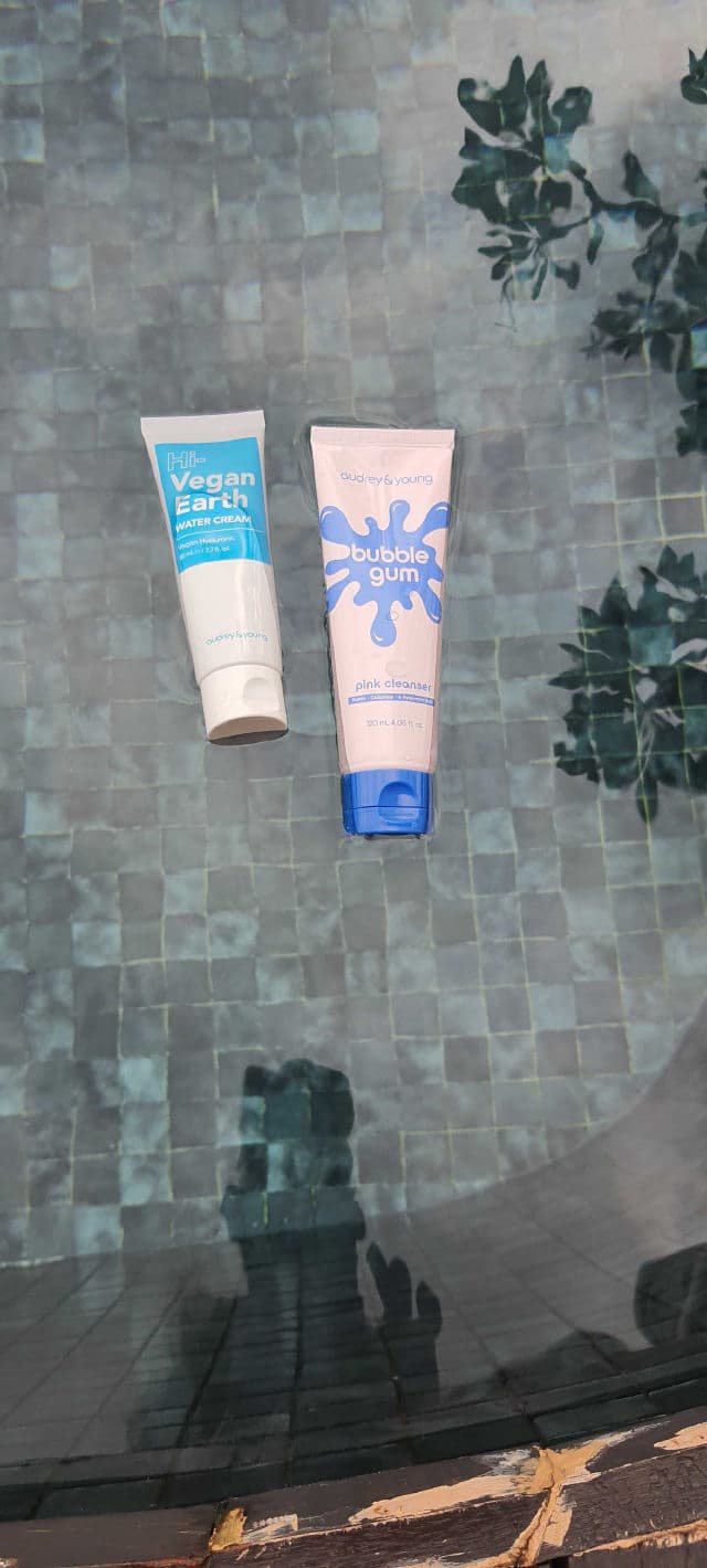 Audrey & Young Hi Vegan Earth Water Cream review photo by ChristieX