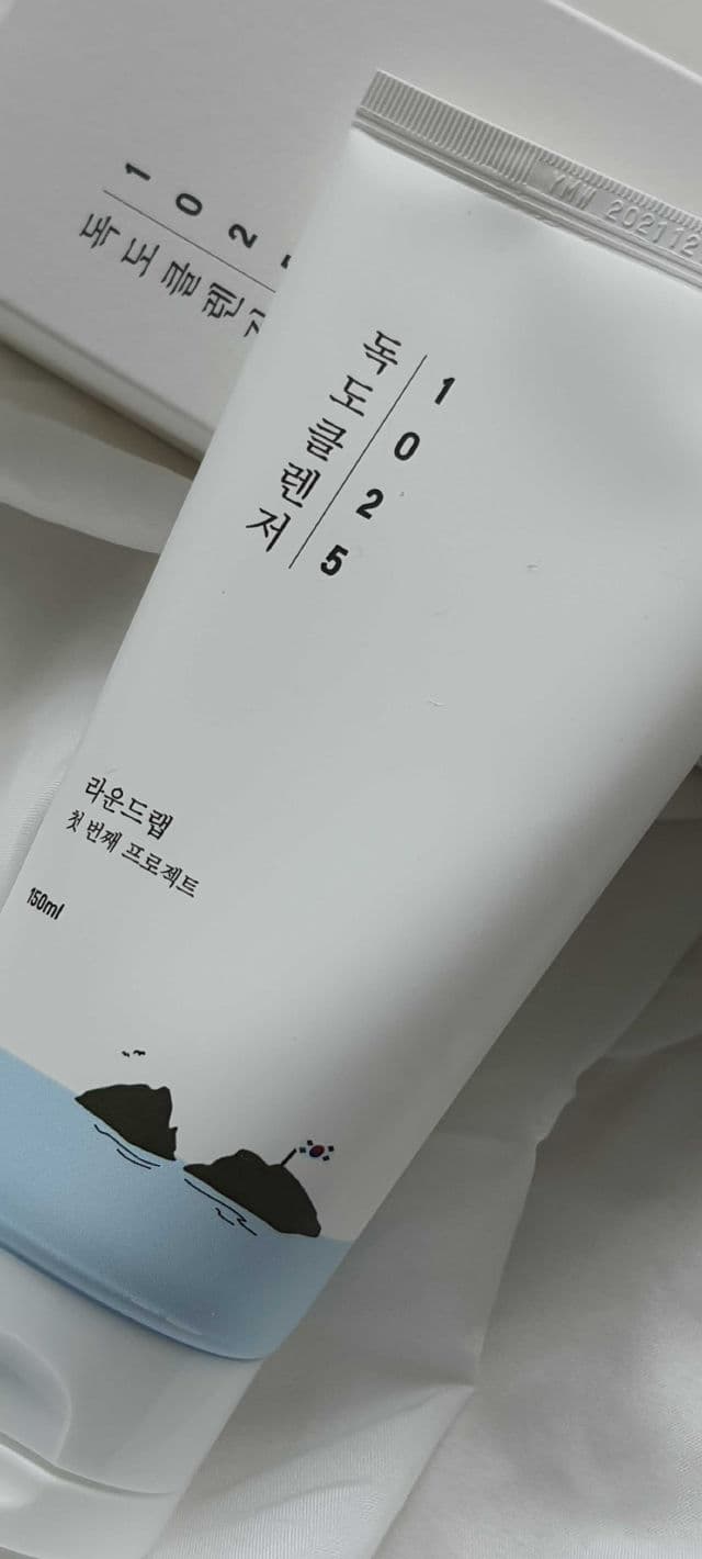 Round Lab 1025 Dokdo Cleanser review photo by ChristieX