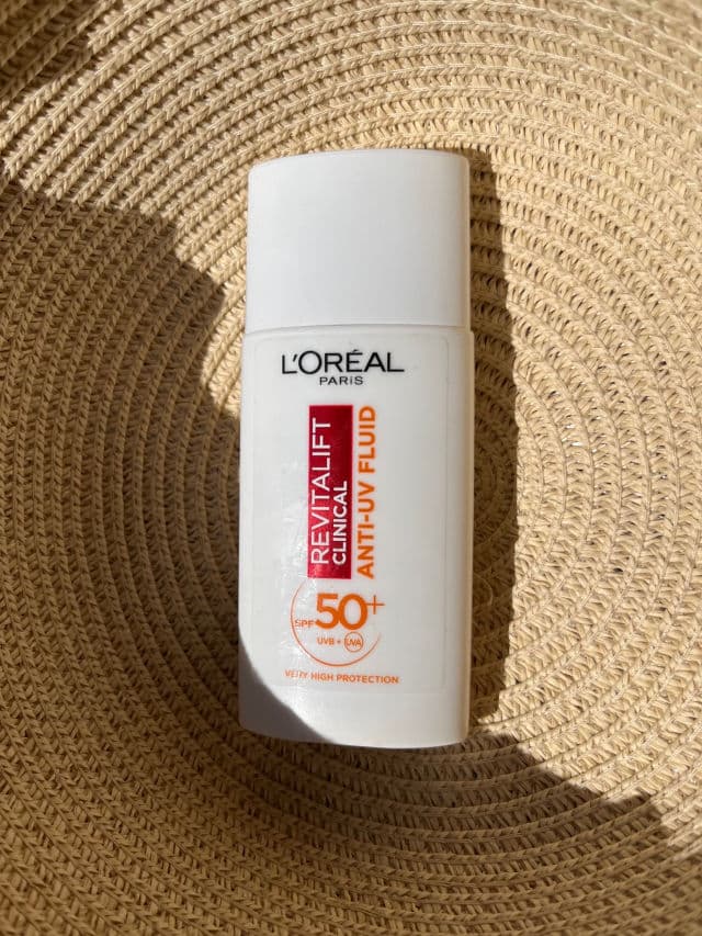 L'Oreal Paris Revitalift Clinical Anti-UV Fluid SPF 50+ review photo by Photuris
