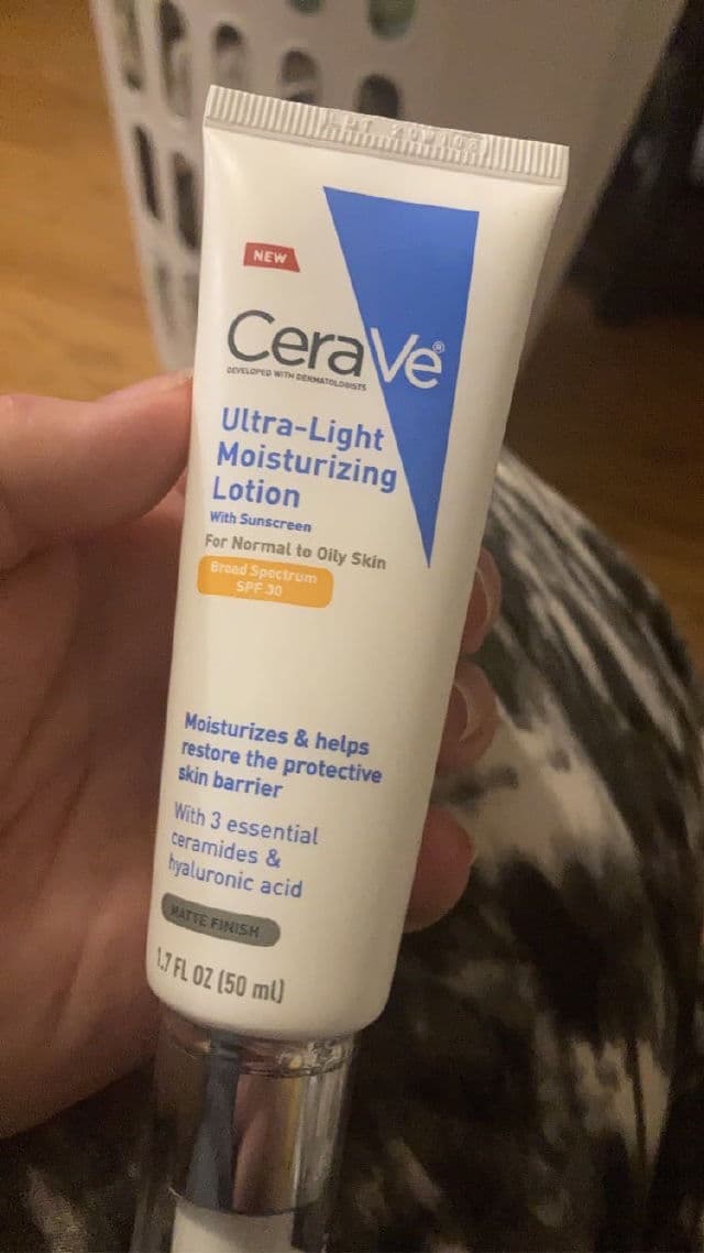 CeraVe Ultra-Light Moisturizing Lotion SPF 30 review photo by lizakathryn