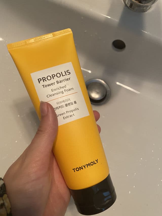 TONYMOLY Propolis Tower Barrier Enriched Cleansing Foam review photo by Ninetta