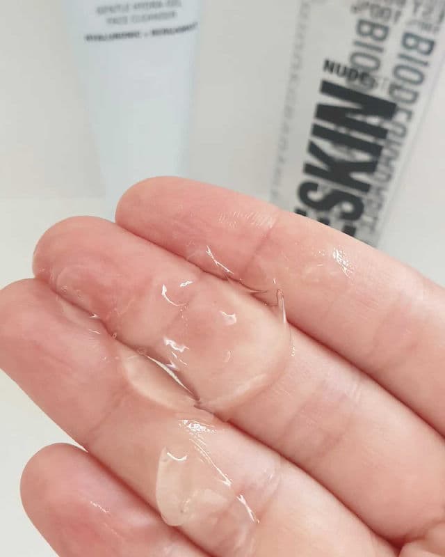 Nudestix Nudeskin Gentle Hydra-Gel Face Cleanser review photo by Mamajournalist