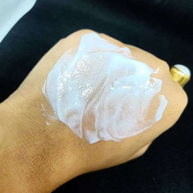 Aqualogica Glow+ Dewy Sunscreen with SPF 50 PA+++ review photo by Zoebird