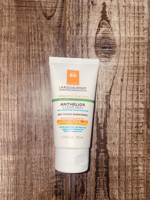 La Roche-Posay Anthelios Clear Skin Dry Touch Sunscreen Broad Spectrum SPF 60 review photo by ElizabethHopeH