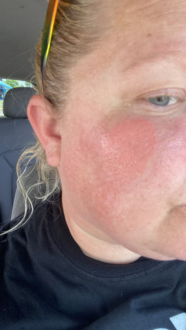 Dior Forever Skin Glow 24H Wear Hydrating Foundation review photo by DiscoveringDaily