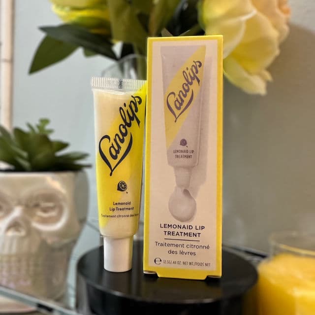 Lanolips Lemonaid Lanolin Lip Treatment review photo by daniellesheree