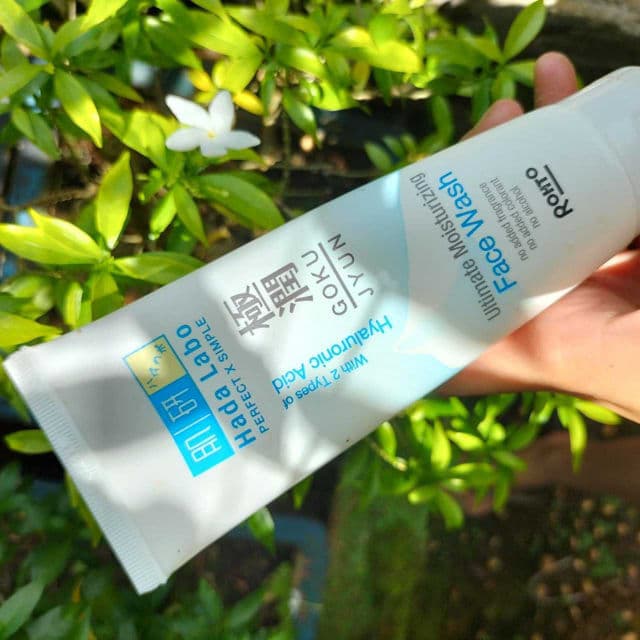 Hada Labo Gokujyun Ultimate Moisturizing Face Wash review photo by Dukaaparama