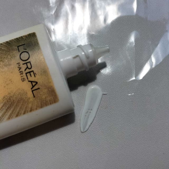 L'Oreal Paris UV Defender Moisture & Fresh SPF50+ PA++++ review photo by Dukaaparama