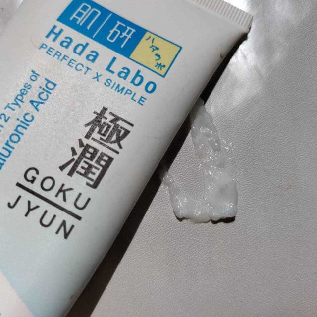 Hada Labo Gokujyun Ultimate Moisturizing Face Wash review photo by Dukaaparama