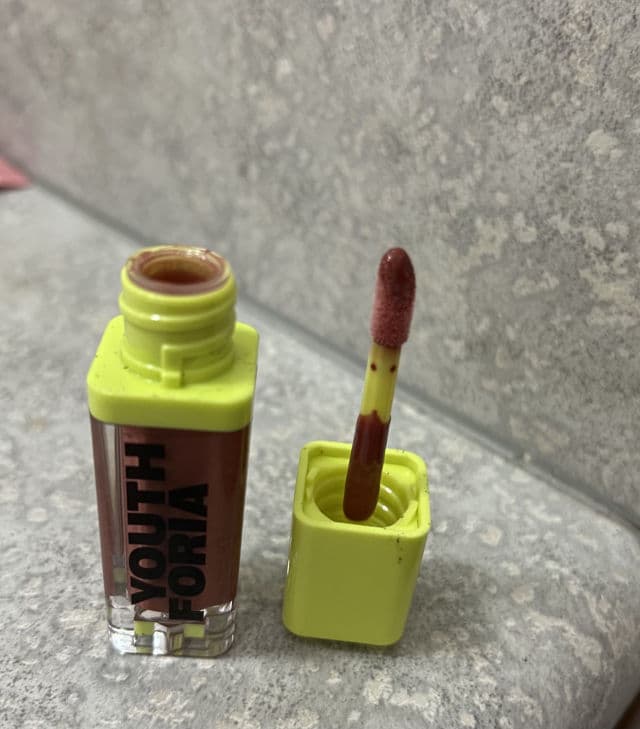 Youthforia Dewy Gloss 09 Play With Fire review photo by Nickelo1980