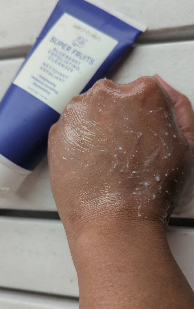 Earth to Skin Super Fruits Blueberry Exfoliating Cleanser review photo by Pickysushi