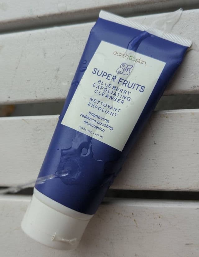 Earth to Skin Super Fruits Blueberry Exfoliating Cleanser review photo by Pickysushi
