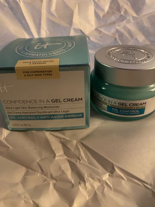 It Cosmetics Confidence In A Gel Lotion Weightless Moisturizer review photo by turtlelover288