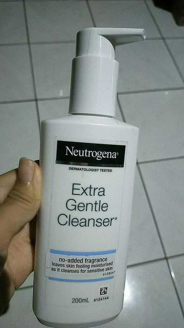 Neutrogena Extra Gentle Cleanser review photo by Oktaviyanti