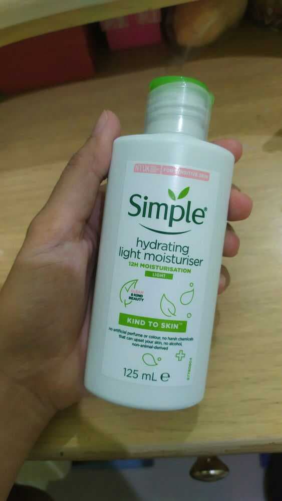 Simple Protecting Light Moisturizer SPF 15 review photo by Oktaviyanti