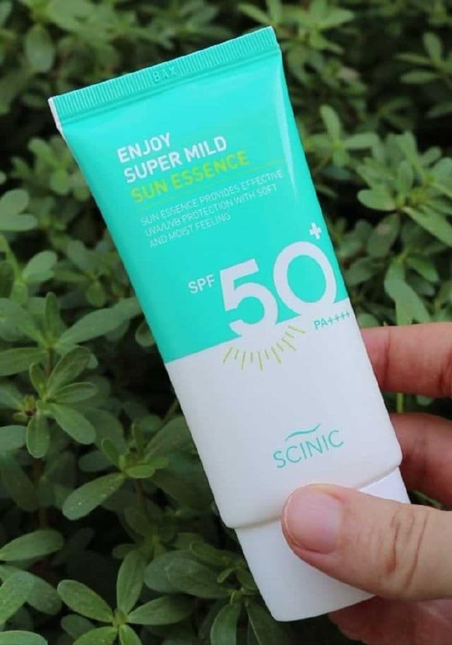 SCINIC Enjoy Super Mild Sun Essence SPF50+ PA++++ review photo by Doossa
