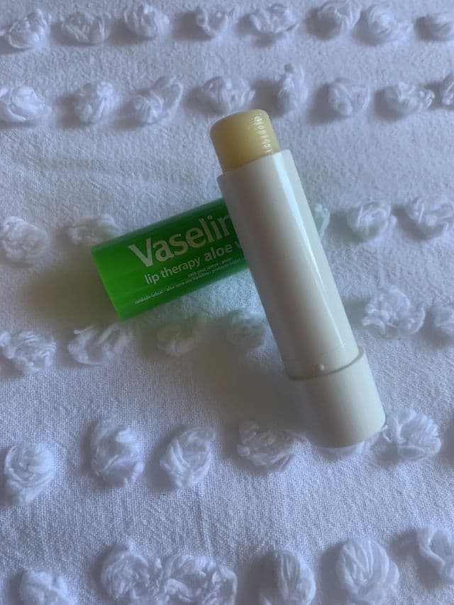 Vaseline Lip Therapy Aloe Vera Stick review photo by VaIe