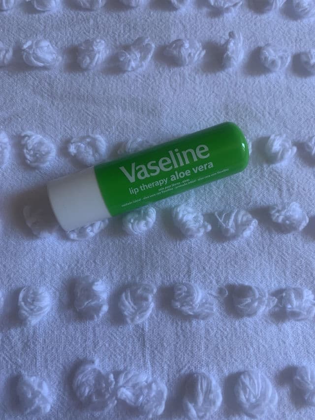 Vaseline Lip Therapy Aloe Vera Stick review photo by VaIe