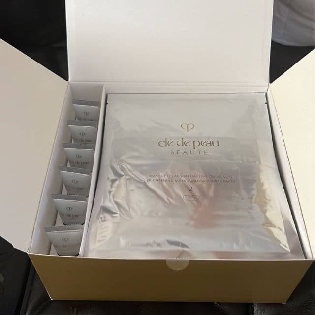 Clé de Peau Beauté Brightening Mask Supreme Treatment review photo by BrandiFnBabyy