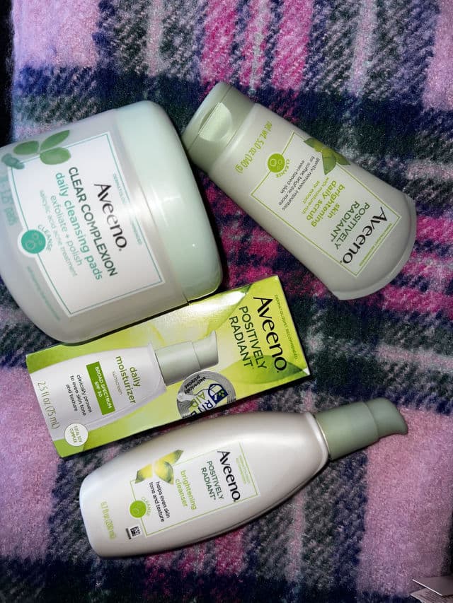 Aveeno Active Naturals Positively Radiant Scrub review photo by jacquiebabi