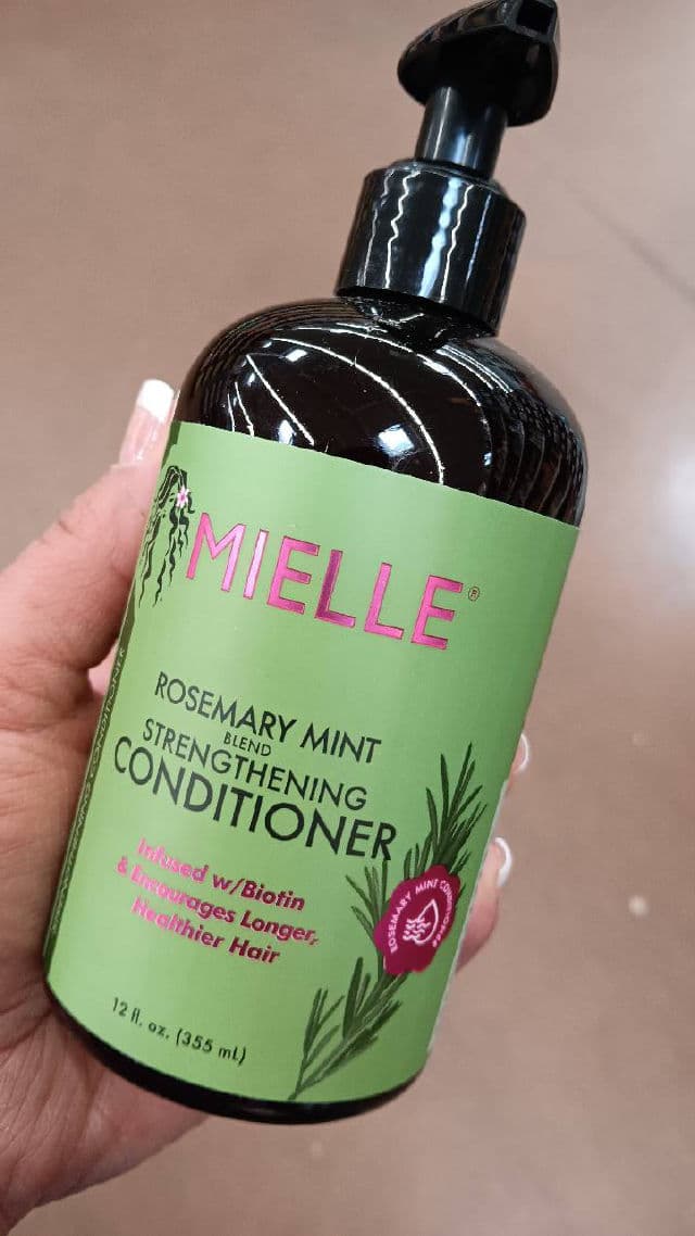 Mielle Organics Rosemary Mint Strengthening Conditioner review photo by lamamaishere