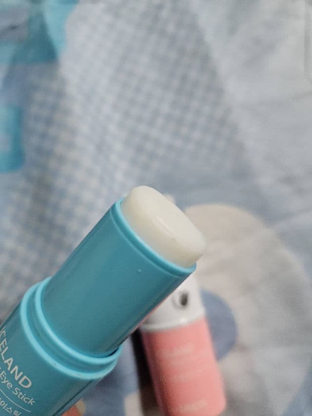 THE SAEM Iceland Hydrating Eye Stick review photo by Chelc