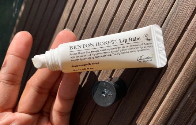 BENTON Honest Lip Balm review photo by Mansanas