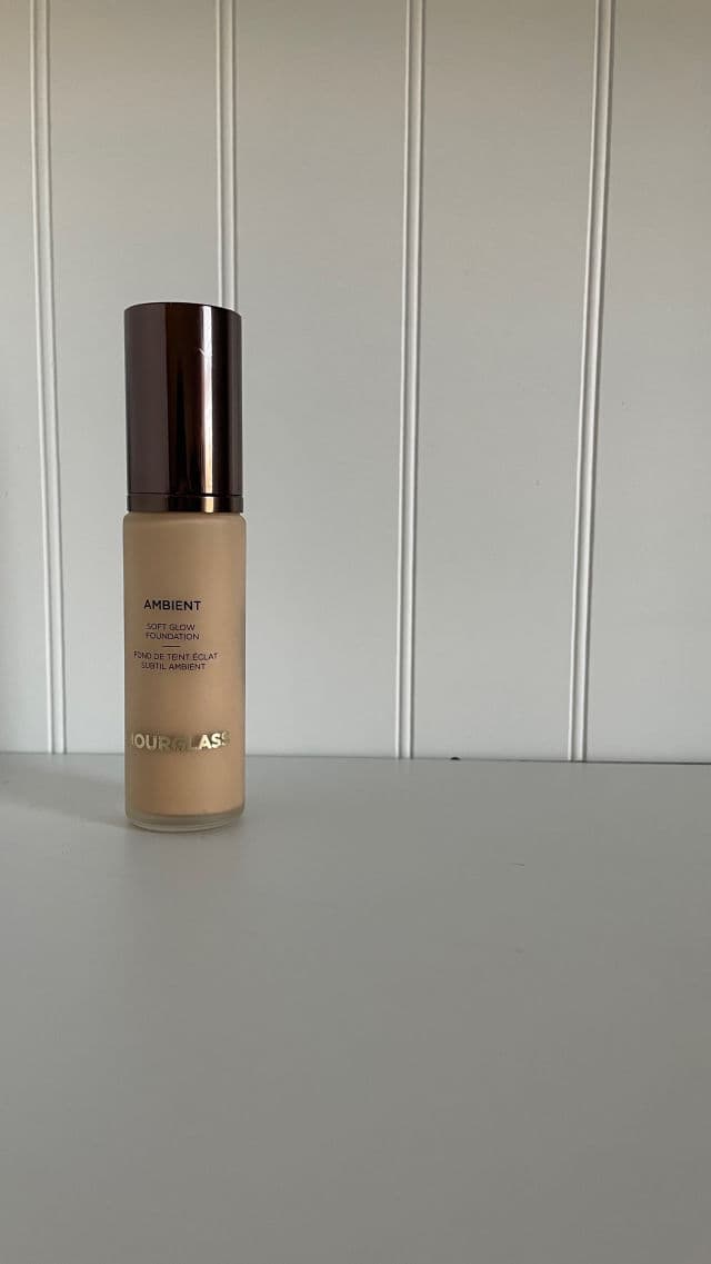 Hourglass Cosmetics 4 Light with Warm Undertone review photo by kinsley