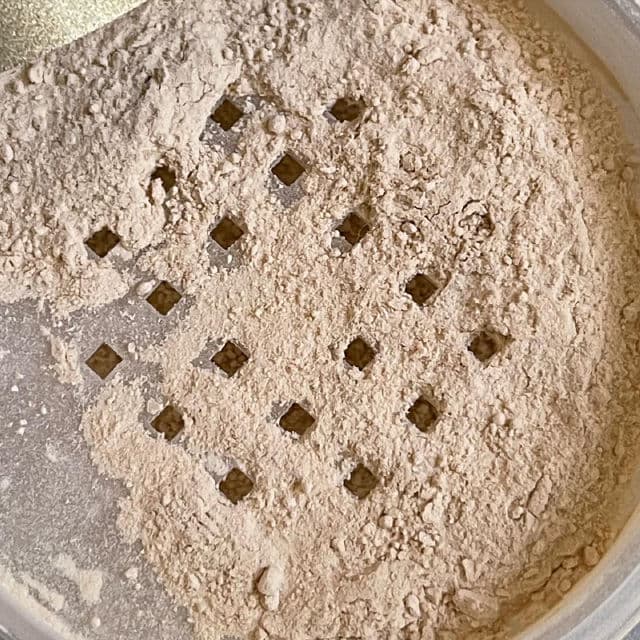 Laura Mercier Translucent Loose Setting Powder review photo by ShellM33