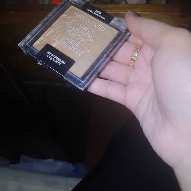 Wet N Wild MegaGlo Highlighting Powder - Blossom Time review photo by mahherseom