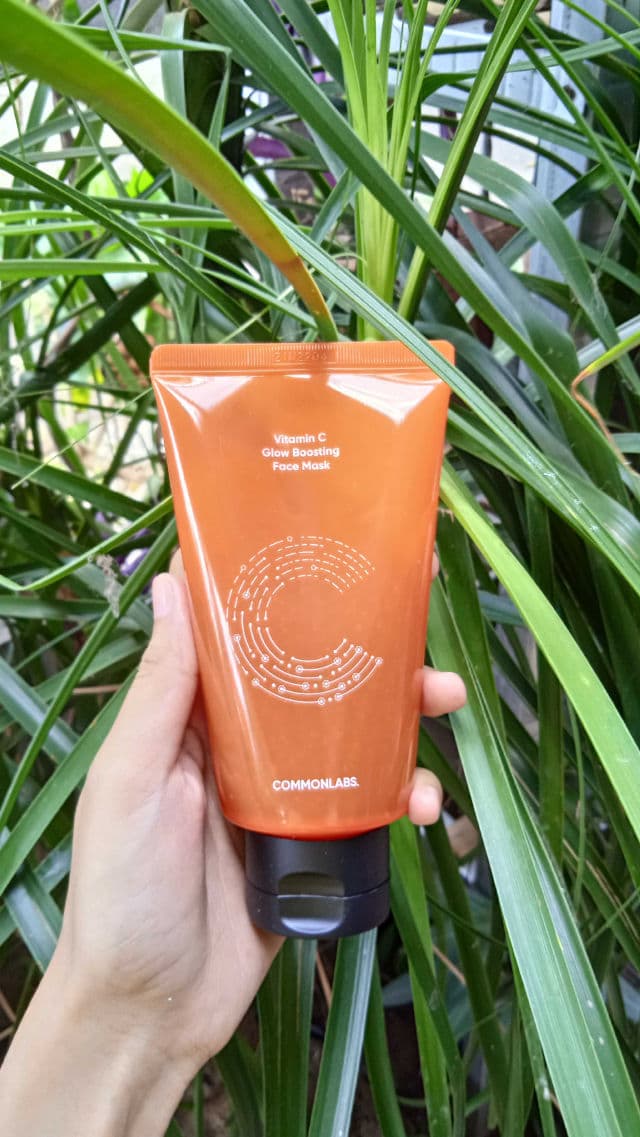COMMONLABS Vitamin C Glow Boosting Face Mask review photo by OryzaPermata