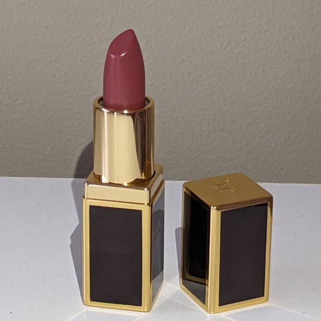 Tom Ford Lip Color #16 Scarlet Rouge  review photo by vanicream