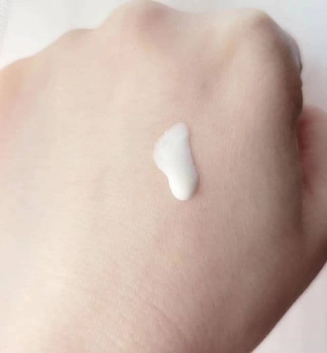 ISDIN Foto Ultra ISDIN Age Repair Fusion Water SPF 50 review photo by theskincarewitch