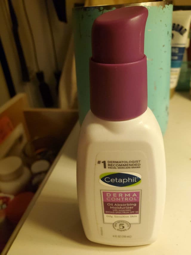 Cetaphil DermaControl Oil Absorbing Moisturizer SPF 30 review photo by Mommabear0f4