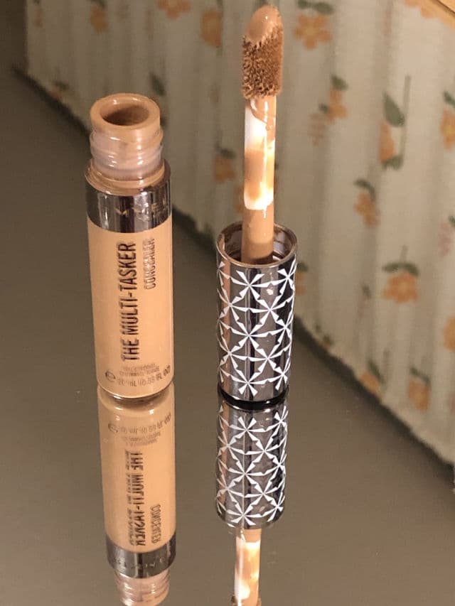 Rimmel The Multi-Tasker Concealer review photo by Lingua