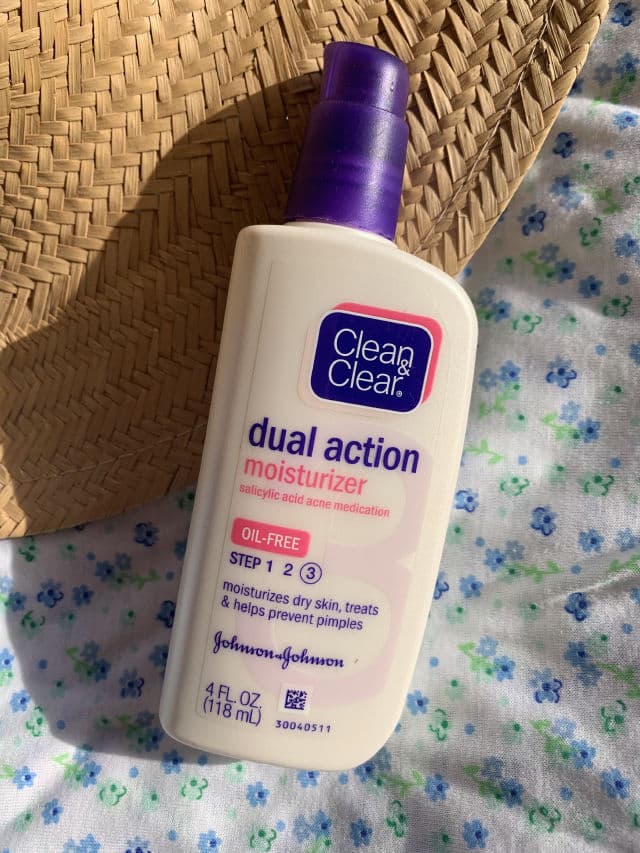 Clean & Clear Clean & Clear Essentials Dual Action Facial Moisturizer review photo by Angellys