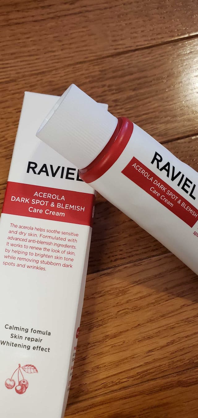 RAVIEL Acerola Dark Spot & Blemish Care Cream review photo by skincarereview101